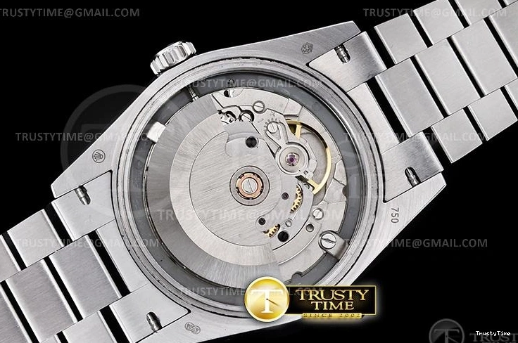 0513 RDD0220E – DayDate 36mm Functional 700